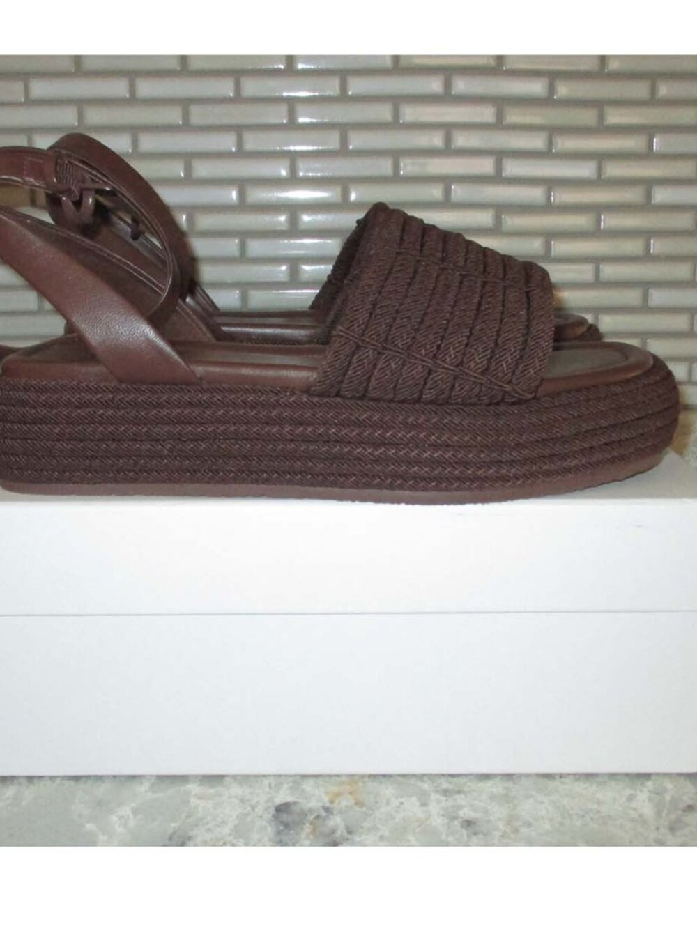 VINCE raffia sandals SIZE 8 NEW never worn! - Picture 2 of 5